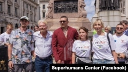 Ричард Брэнсон и Александр Усик на презентации международной кампании в поддержку Украины и львовского центра Superhumans — «Ukraine: Defending Freedom». Лондон, Великобритания, 15 июля 2025 года.