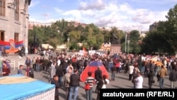Ընդդիմության համակիրները Ազատության հրապարակում, 1 հոկտեմբեր, 2011