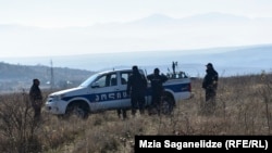 Административная граница бывшего автономной республики Южная Осетия насчитывает почти 340 км, из которых ограждены только 40 км