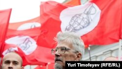 Эдуард Лимонов в суде в Петербурге выступает как главный свидетель защиты.