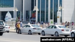 Ежегодно 1 января правительство Туркменистана объявляет о повышении заработной платы населения на 10%, наряду с этим цены на товары и услуги повышаются на десятки процентов. Ашхабад (Иллюстративное фото)