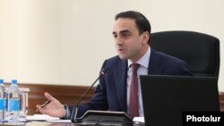 Armenia - Yerevan Mayor Tigran Avinian chairs a session of the city council, February 11, 2025.