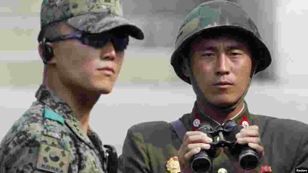Солтүстік Корея армиясының сарбаздары.