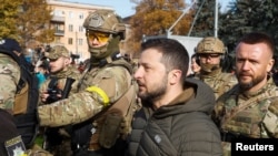 Prezident Zelenski Hersonyň merkezinde halka ýüzlendi