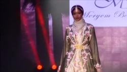 Londonda müsəlman qadınlar üçün moda nümayişi [Reuters]