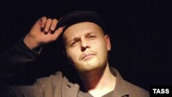 «Сочинения Ивана Вырыпаева пьесами назвать сложно, это скорее лирические парадоксальные монологи, иногда разложенные на несколько голосов»