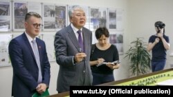 Даниил Урицкий - Данияр Усенов (посередине).  Источник фотографии:  TUT.BY. 27.07.2018.