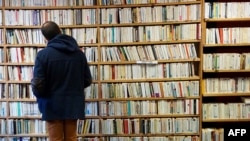 Йдеться про книжки «Душа в темноте» Тетяни Степанової, а також «Лучший среди мертвых» Миколи Леонова й Олексія Макєєва