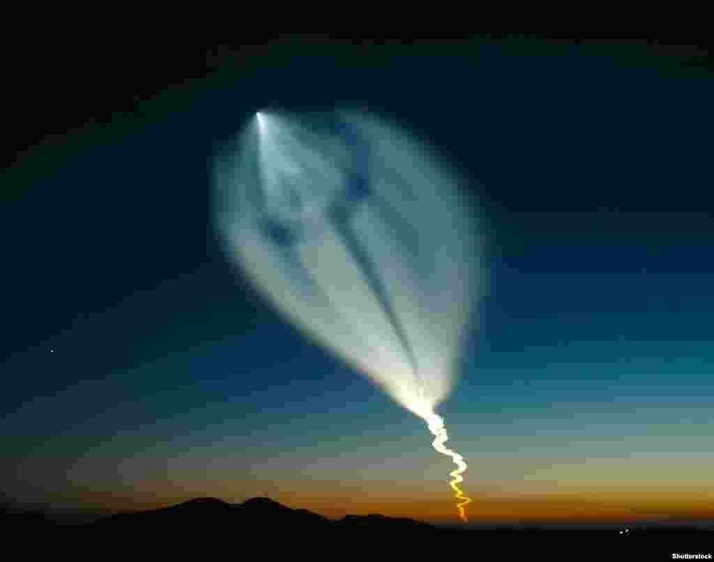 Ракета &bdquo;Союз&ldquo; излита в Космоса от Байконур. Цената за последните полети за американските астронавти беше по около 86 милиона долара, което е повече от два пъти&nbsp;повече&nbsp;от цената, плащана на Руската космическа агенция през 2011 г.&nbsp; &nbsp;