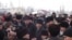 Митингге чыккандардын талаптарын өкмөттүн облустагы өкүлү Аманбай Кайыпов угуп, талаптардын баарын өкмөт башчыга жеткирүүгө убада кылды. 