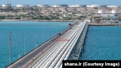 Іранський нафтовий термінал Харк (архівне фото). Сполучені Штати запровадили санкції проти десятків осіб й організацій, пов’язаних з нафтовою промисловістю Ірану