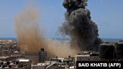 Діяльність урядових будівель в цьому регіоні припинилася після початку ізраїльських авіаударів 10 травня