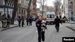 Наслідки одного з попередніх ударів по Харкову