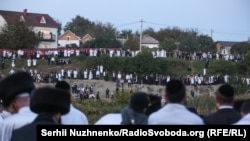 Щороку десятки тисяч євреїв відвідують Умань, де є могила цадика (праведника) Нахмана, засновника так званої брацлавської течії хасидизму