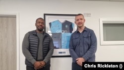 Глава молодежной академии Wycombe Wanderers Джереми Сауэр (справа) и и руководитель отдела по подбору персонала академии Натан Маршалл (слева). Оба работали в клубе английской премьер-лиги Brighton and Hove Albion