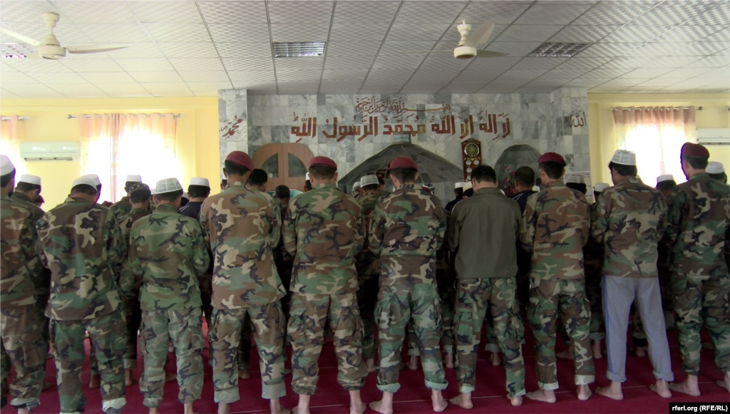 جماعت و ادای نماز نیرو های خاص