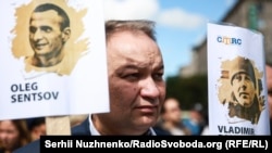Акції на підтримку 70 українських політв'язнів у російських в'язницях відбуваються по всьому світу