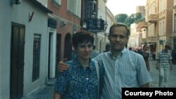 Сяржук Вітушка з жонкай Людвікай Кардзіс у Вільні, 2000