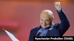 86-річний Жванецький ще влітку казав у пресі, що майже не виходить з дому через погане самопочуття
