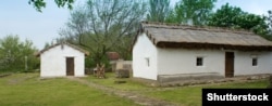 Кубань. Хата козака Мисника у станиці Тамань Краснодарського краю, в якій у вересні 1837 року проживав поет, прозаїк, драматург Михайло Лермонтов (1814–1841)
