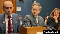 ԱՄՆ - Արտակ Բեգլարյանը, Ջարեդ Գենսերը և Միրիամ Լանսկոյը Կոնգրեսի Մարդու իրավունքների հանձնաժողովում լսումների ժամանակ, Վաշինգտոն, 29-ը ապրիլի, 2025թ., լուսանկարը՝ Վաշինգտոնի Հայ դատի գրասենյակի