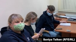 Исполнительный директор общественного фонда  «Еркіндік қанаты» Елена Швецова (слева)