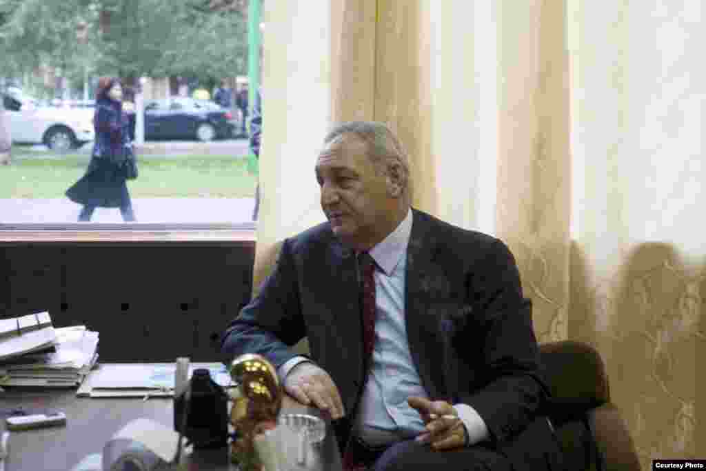 С.Багапш Пицунда жергесинде өкмөттүк жыйындан соң.  - Сергей Багапш Пицунда жергесинде өкмөттүк жыйындан соң. 