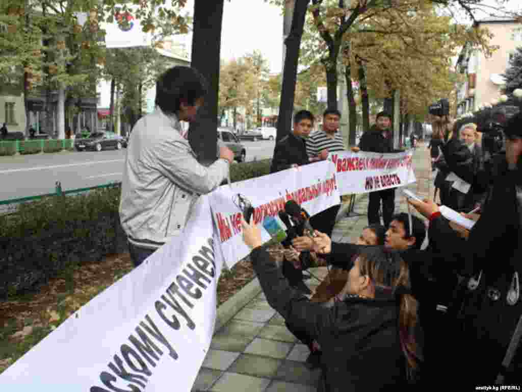 “Путин – Кыргызстандан колуңду тарт!”  акциясы