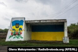 Автобусна зупинка напроти сільського клубу Кримського, вересень 2021 року