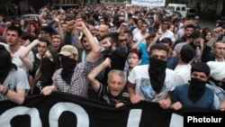 Акция протеста против возможного повышения тарифов на электроэнергию на площади Свободы в Ереване, 27 мая 2015 г. 