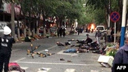 Үрүмчүнүн базарында 22-майда болгон жардыруудан кийинки көрүнүш. 