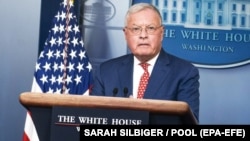 Кошмо Штаттардын президенти Дональд Трамптын Украина жана Орусия боюнча атайын өкүлү Кит Келлог.
