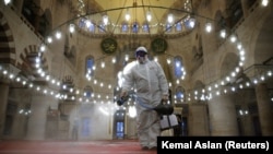 Թուրքիա- Ախտահանվում է Ստամբուլում գտնվող մզկիթներից մեկը, 11 մարտի, 2020թ.