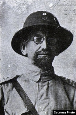 Генерал Беляев в парагвайской военной форме.