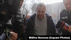 Кэлін Джарджэску накіроўваецца на допыт у Генэральную пракуратуру Румыніі, 26 лютага 2025