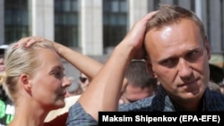 Ալեքսեյ Նավալնին և իր կինը՝ թոշակի անցնելու տարիքը բարձրացնելու դեմ բողոքի ցույցի ժամանակ, արխիվ 