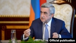 Նախագահ Սերժ Սարգսյանը ելույթ է ունենում մի հանդիպման ժամանակ, արխիվ