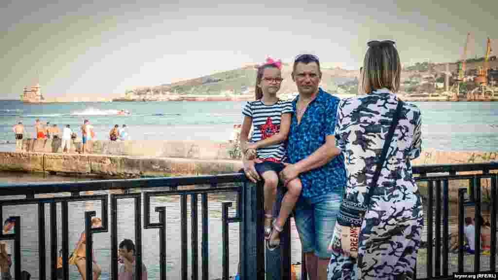 Или же на фоне живого моря &ndash; бесплатно