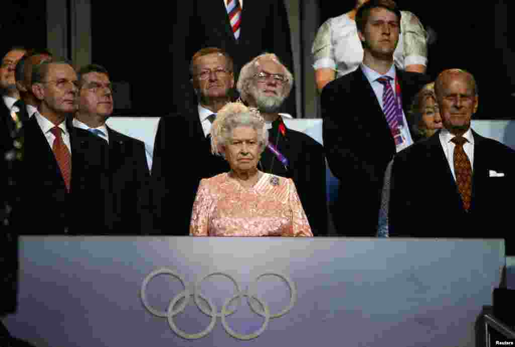 Королевская семья во главе с королевой Елизаветой Второй