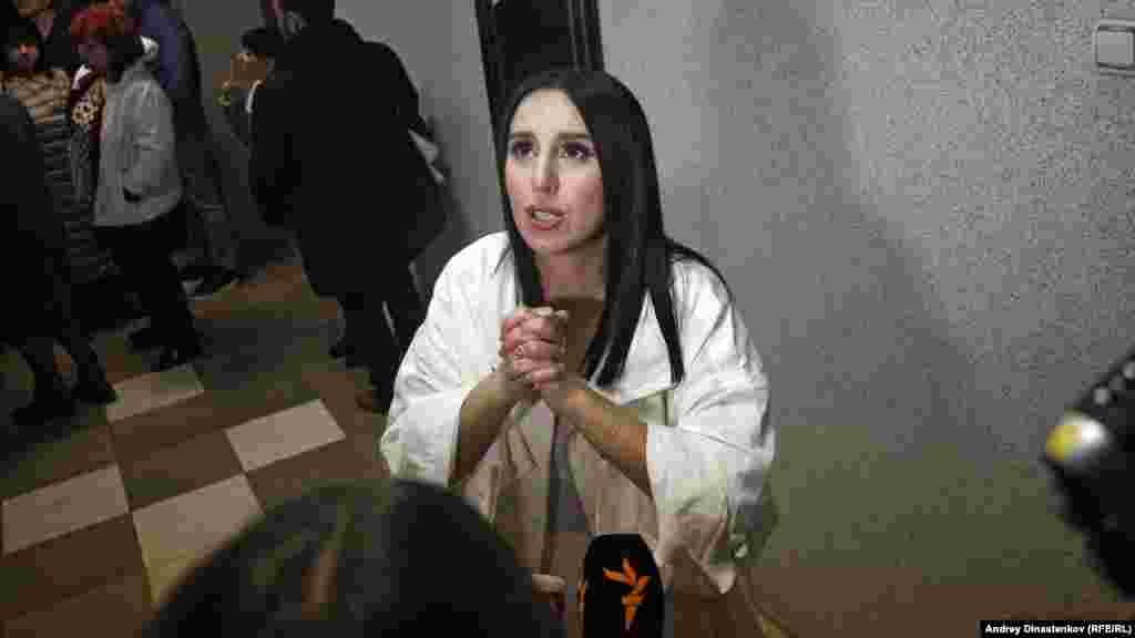 Після концерту співачка емоційно поспілкувалася з журналістами