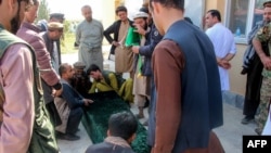 شمار سربازان کشته شده افغانستان در نبرد با طالبان در ولایت تخار، به ۴۳ تن افزایش یافته است.  