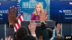 «Як і в ситуації з Ізраїлем і Газою, ми вислуховуємо обидві сторони цієї війни», заявила Керолайн Левітт