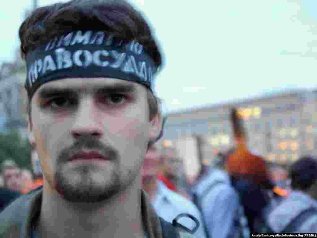 Тим часом на майдані Незалежності в Києві кілька сотень людей вимагали покарати винних у смерті Георгія Гонгадзе