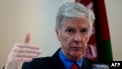 Райан Крокер, АКШнын Ооганстандагы элчиси кезде Кабылдагы пресс-конференцияда. 2-апрель 2012.