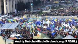 Наметовий табір «податкового Майдану» пошкодив покриття, каже влада