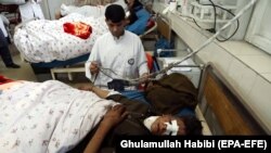 افرادیکه در هسکه مینه ننگرهار در اثر حملات هوایی زخمی شده اند. 02 January 2018