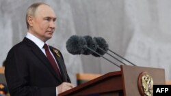 В ISW зазначають, що президент Росії Володимир Путін, схоже, погоджується на значні втрати, щоб чинити тиск на Україну й Захід у переговорах