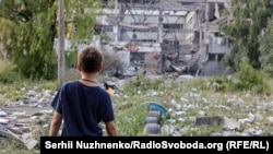 Украина Орусия ага каршы согуш баштагандан бери кеминде 20 миңдей баланы мажбурлап алып кеткенин билдирип келет.