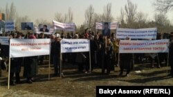Камактагы депутат Келдибековдун тарапкерлеринин митинги. Бишкек, 12-март, 2014.