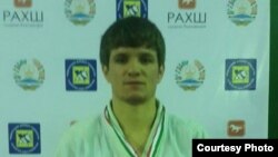 Хушқадам Хисравов, паҳлавони номдор дар ҳайати дастаи Тоҷикистон дар мусобиқаи байналмилалии гуштии самбо дар Қазоқистон иштирок мекунад.